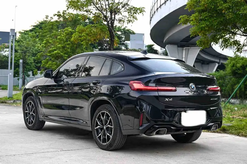 Vehicle photo 3