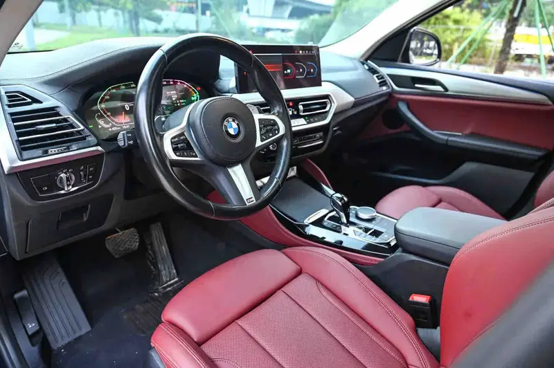 Vehicle photo 5