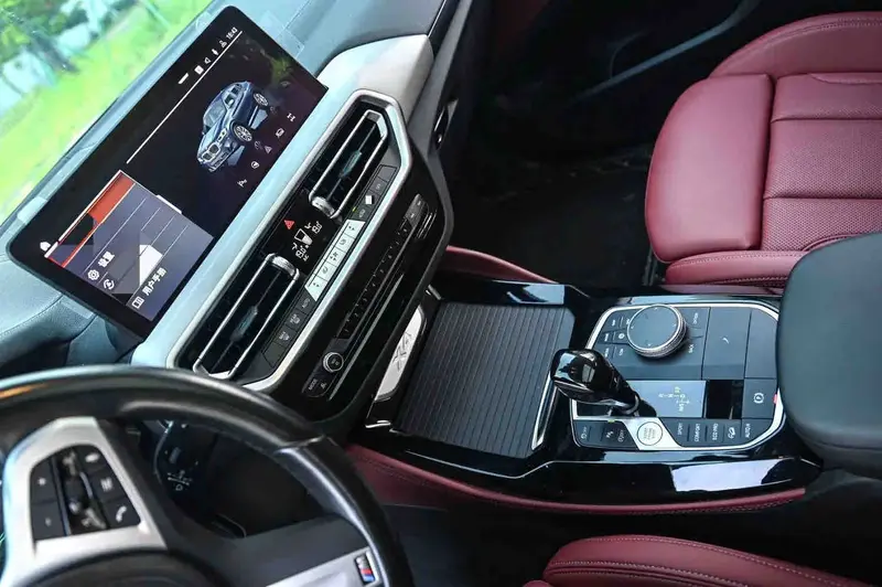 Vehicle photo 6