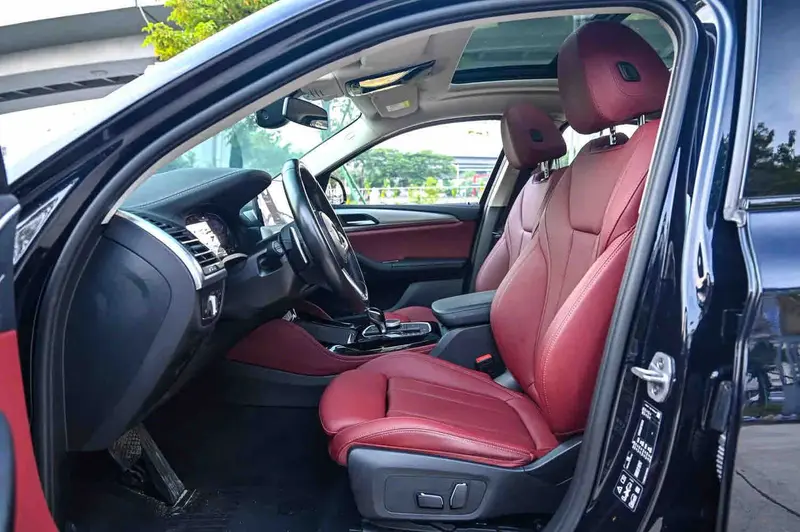 Vehicle photo 7