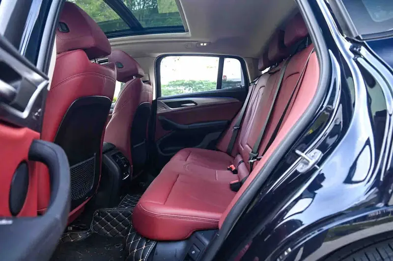 Vehicle photo 8