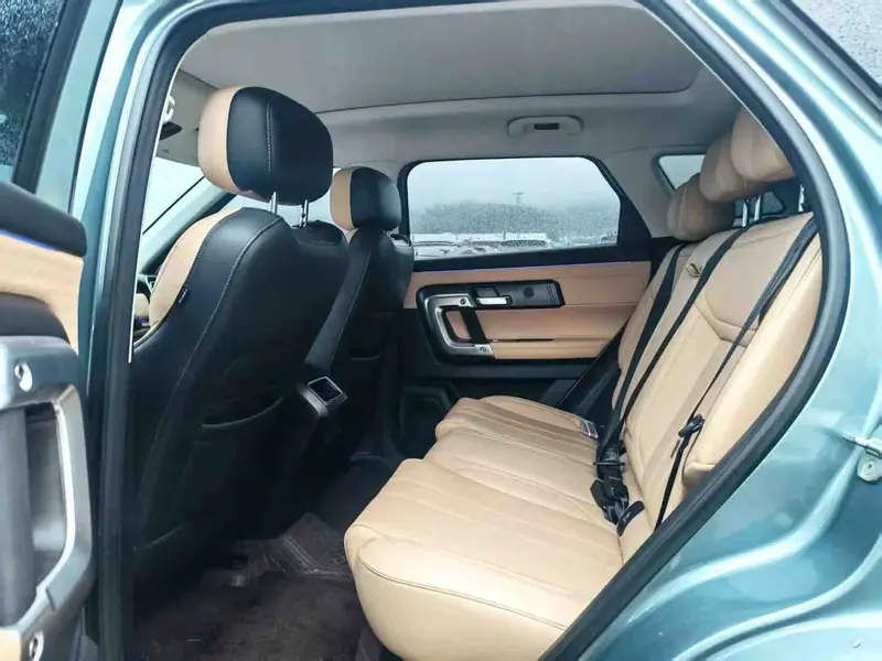 Vehicle photo 5