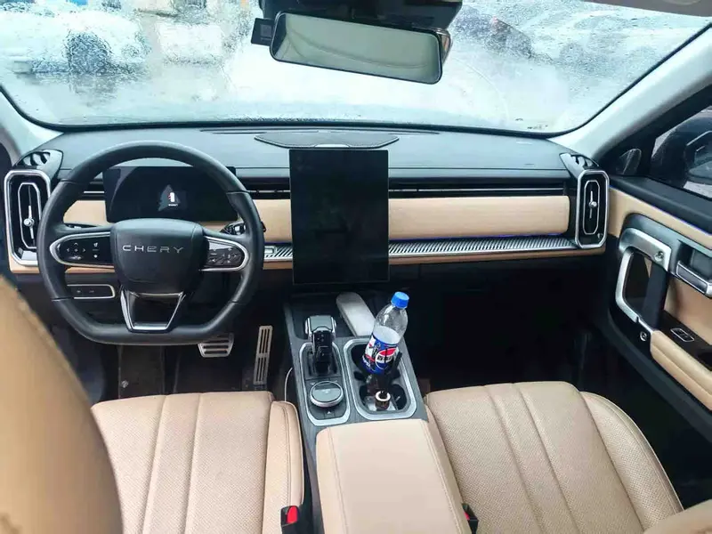 Vehicle photo 7