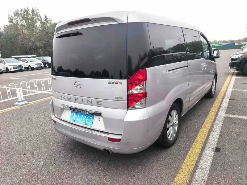 Vehicle photo 2