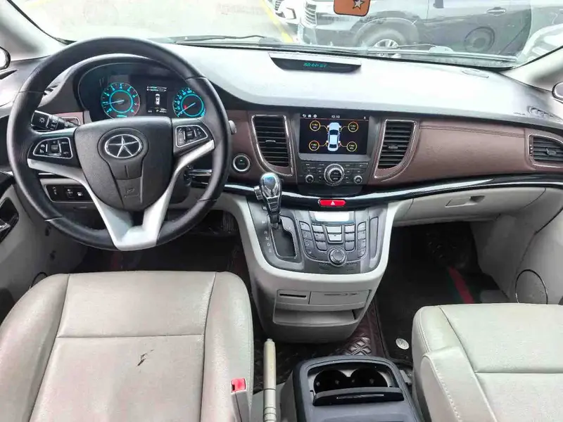 Vehicle photo 3