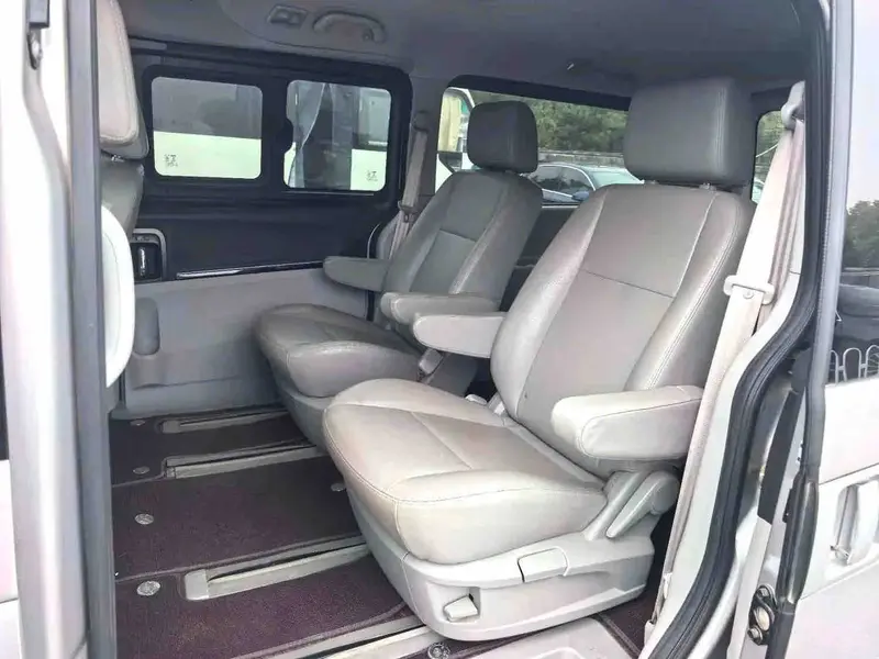 Vehicle photo 6