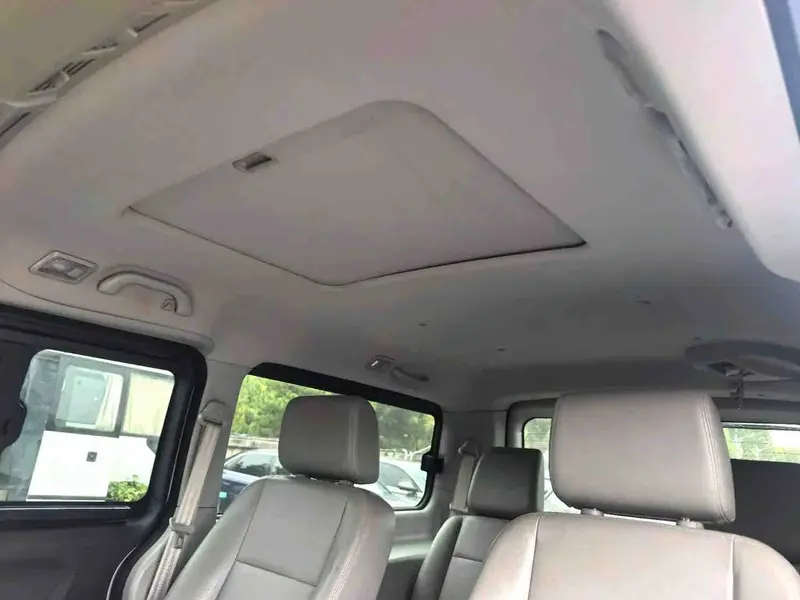 Vehicle photo 7