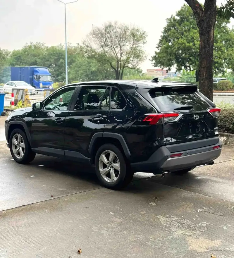 Vehicle photo 2