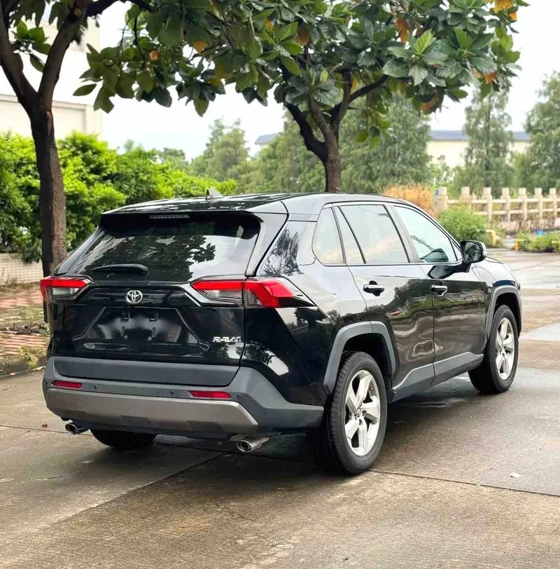Vehicle photo 3