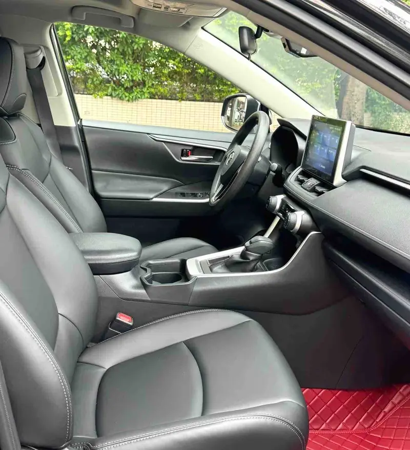 Vehicle photo 4