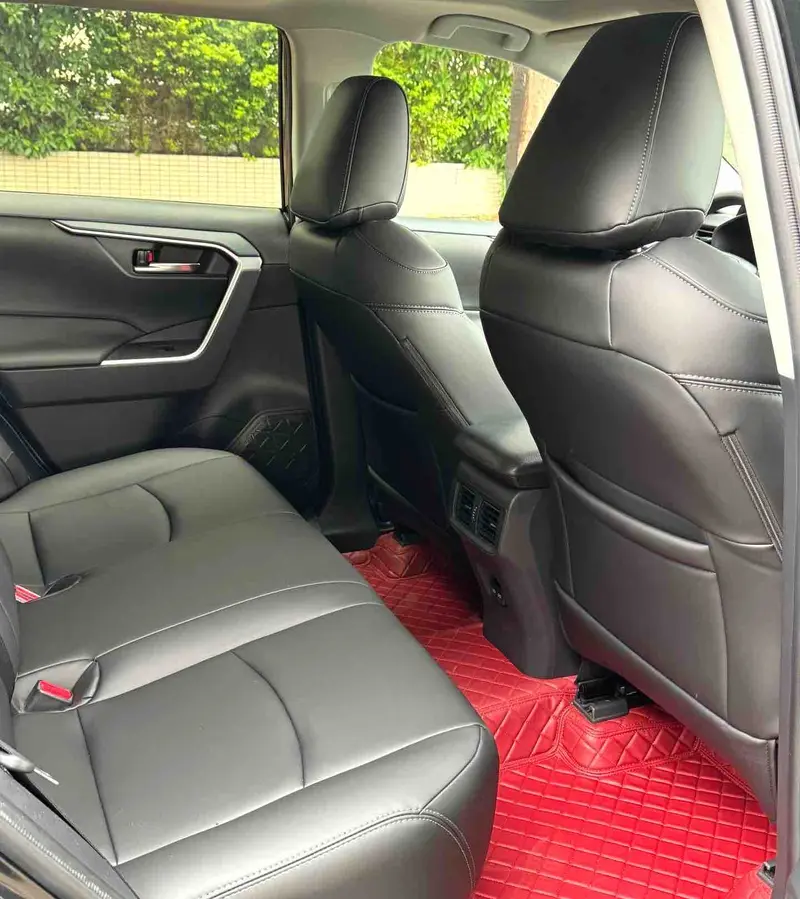 Vehicle photo 5