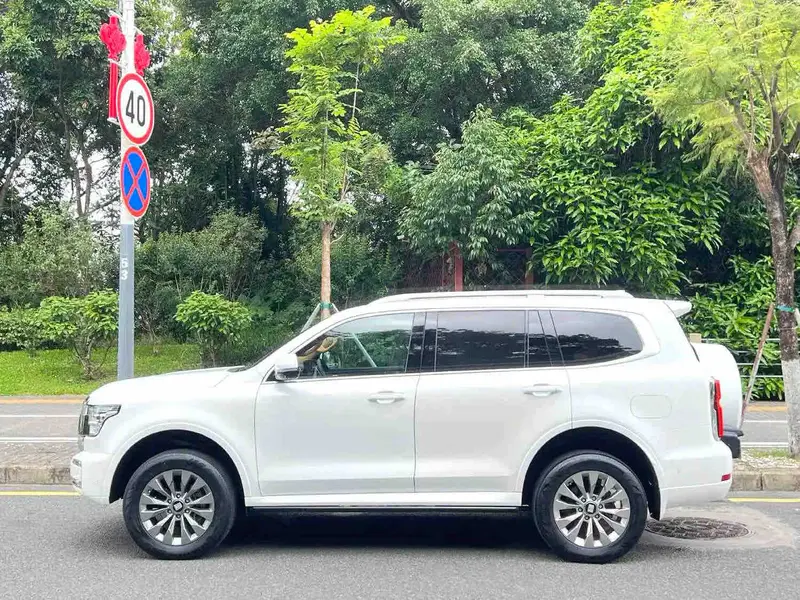 Vehicle photo 3