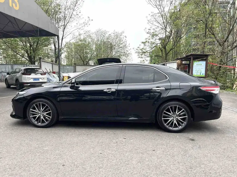 Vehicle photo 3
