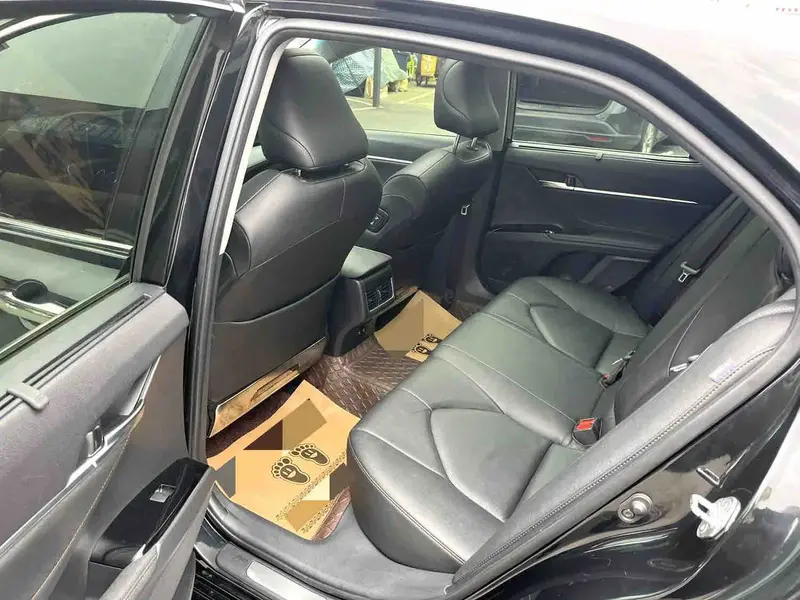 Vehicle photo 8