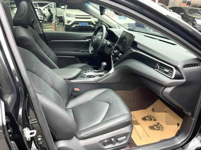 Vehicle photo 9