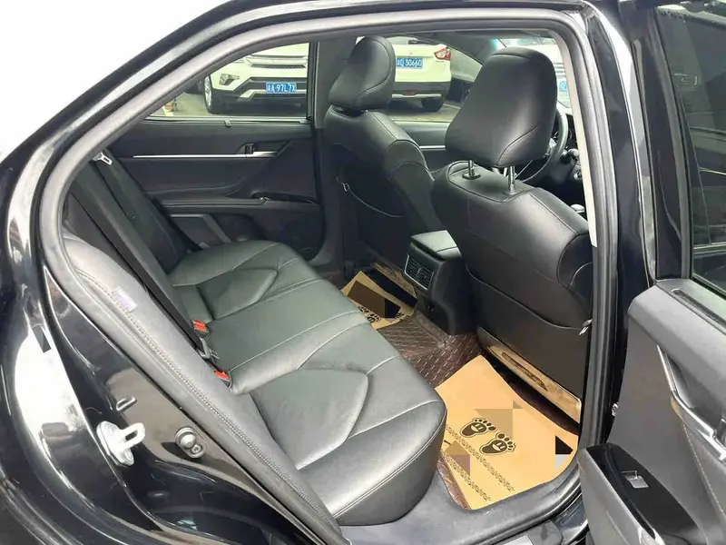 Vehicle photo 10