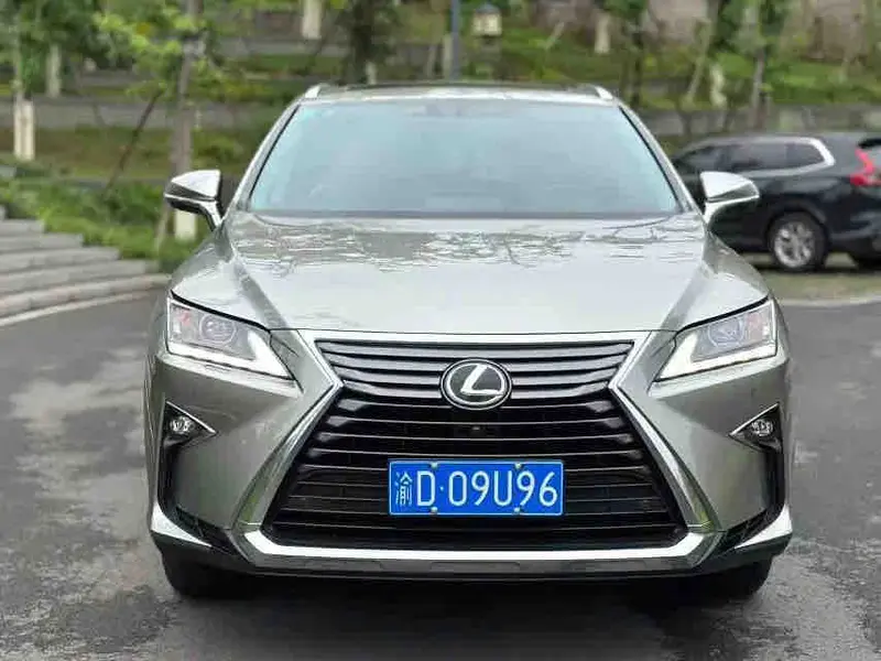 Vehicle photo 2