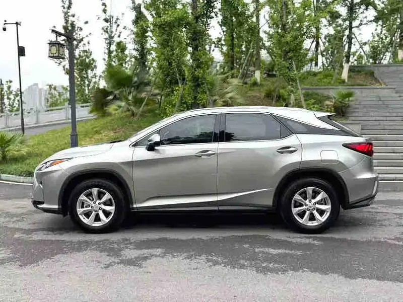 Vehicle photo 3