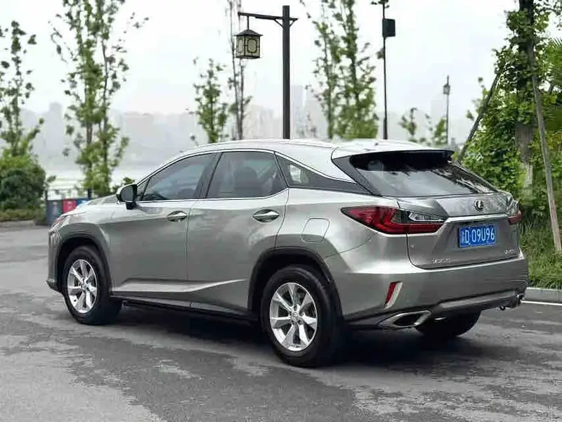 Vehicle photo 4