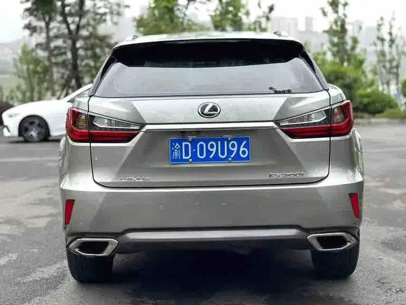 Vehicle photo 5