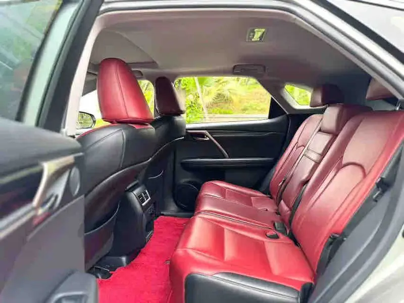 Vehicle photo 6
