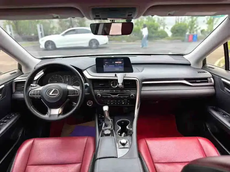 Vehicle photo 7