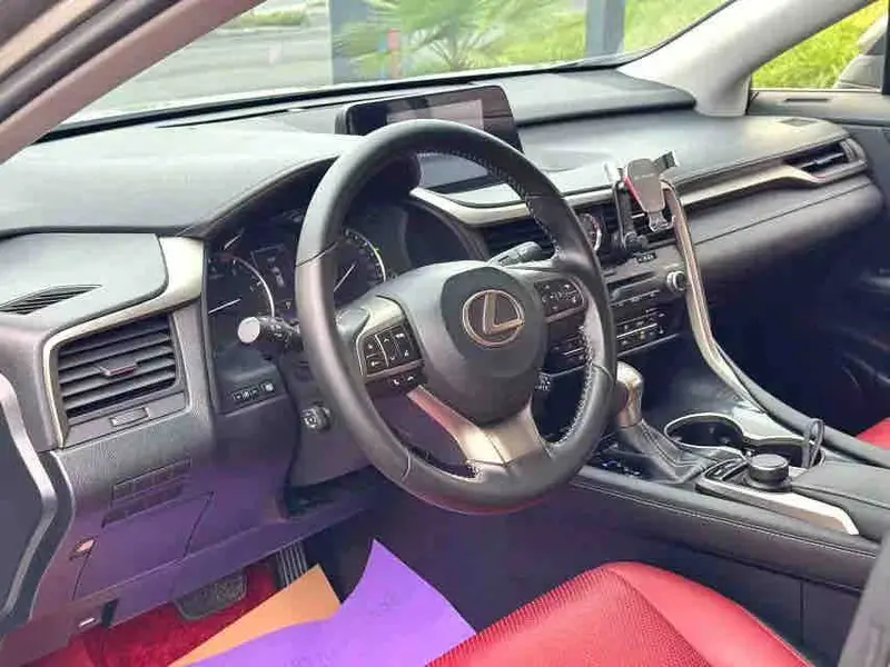Vehicle photo 8