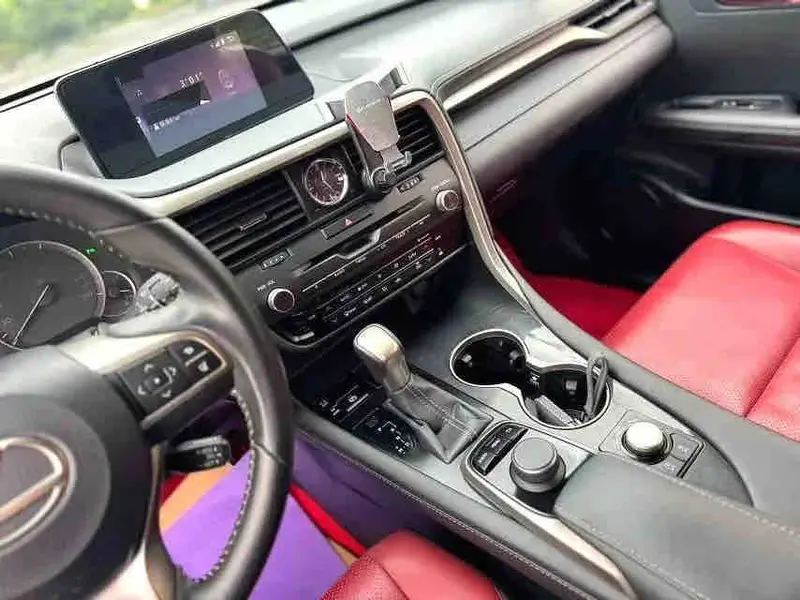 Vehicle photo 9