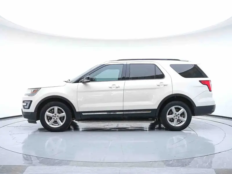 Vehicle photo 4