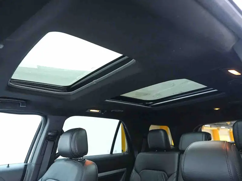 Vehicle photo 5
