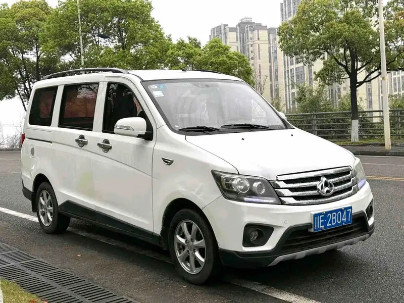 Vehicle photo 3