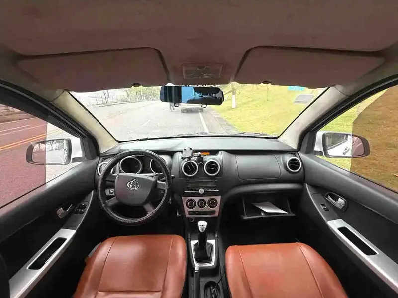 Vehicle photo 6