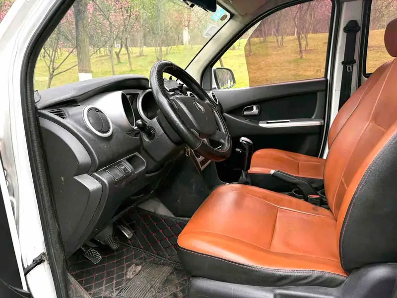 Vehicle photo 8