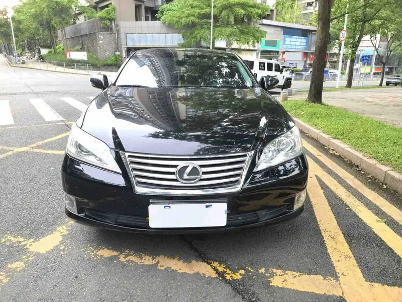 Vehicle photo 2