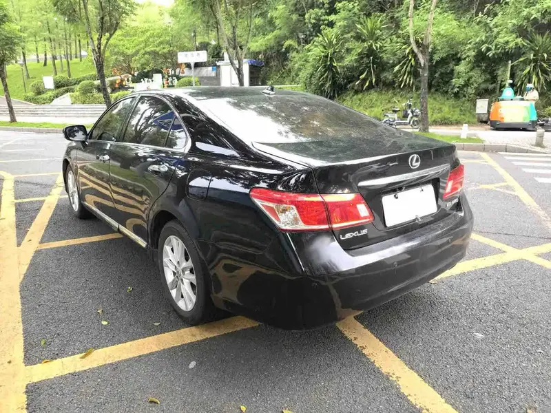Vehicle photo 3
