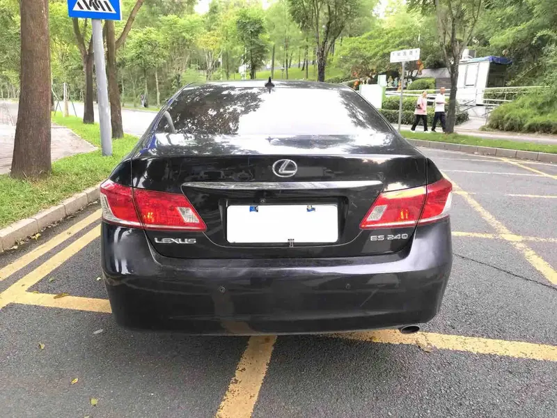 Vehicle photo 4
