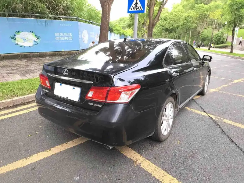 Vehicle photo 5