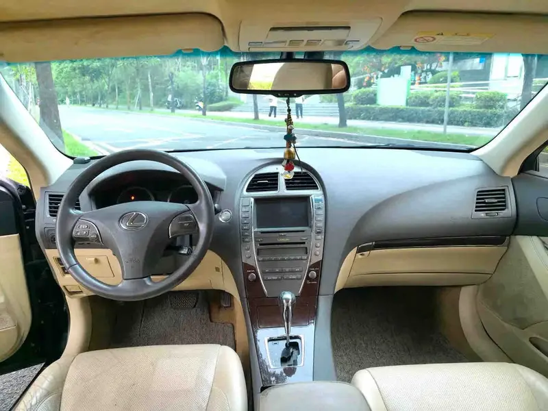 Vehicle photo 6