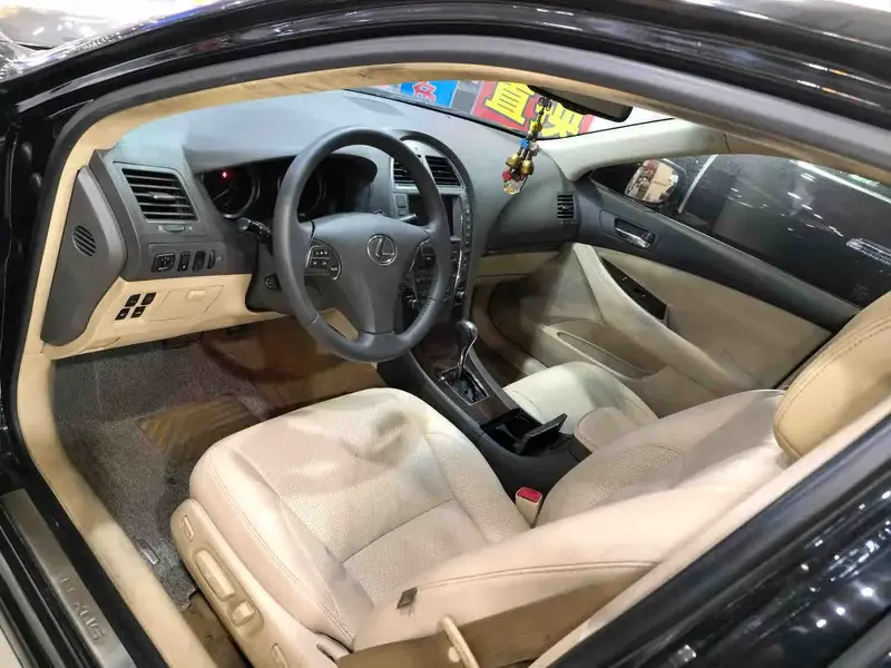 Vehicle photo 7