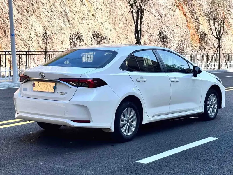 Vehicle photo 4