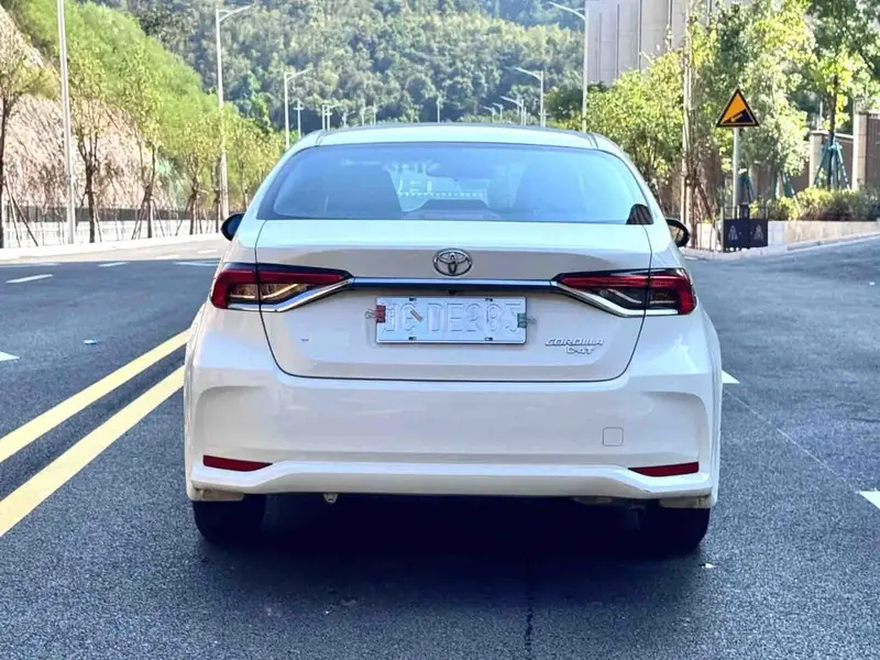 Vehicle photo 5