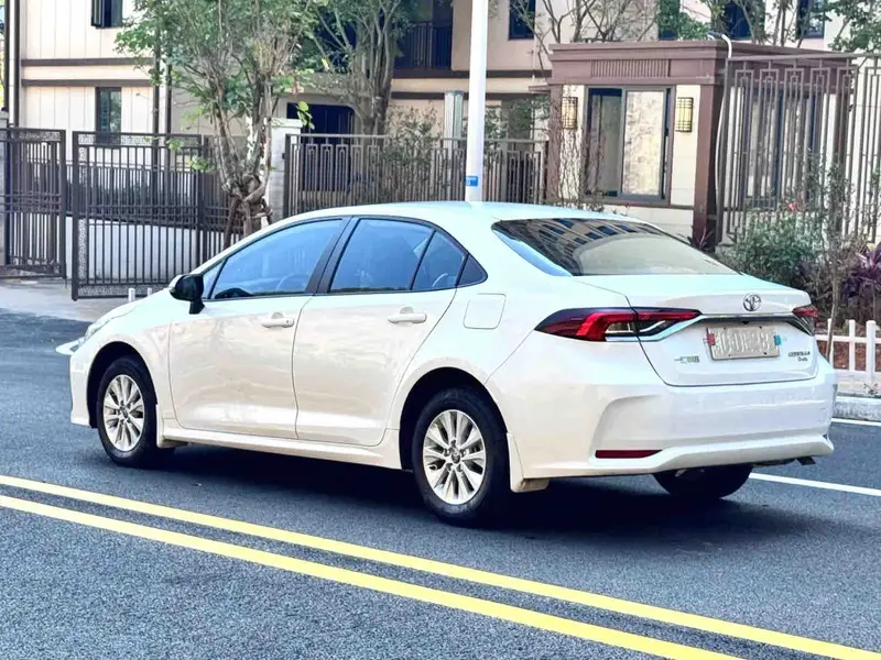 Vehicle photo 6