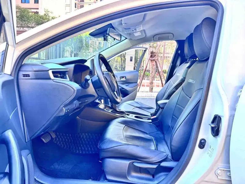 Vehicle photo 7