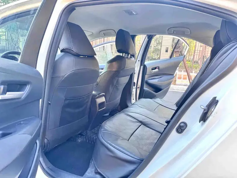 Vehicle photo 8