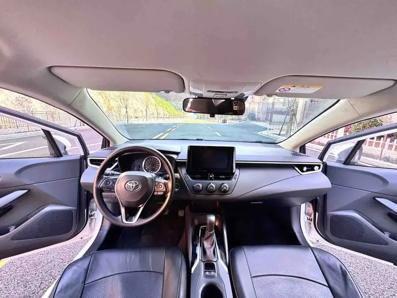 Vehicle photo 9