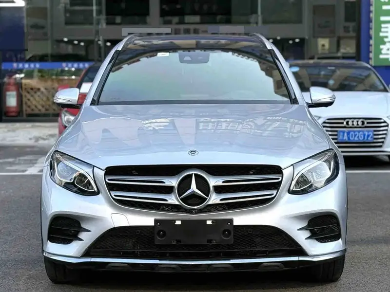 Vehicle photo 2