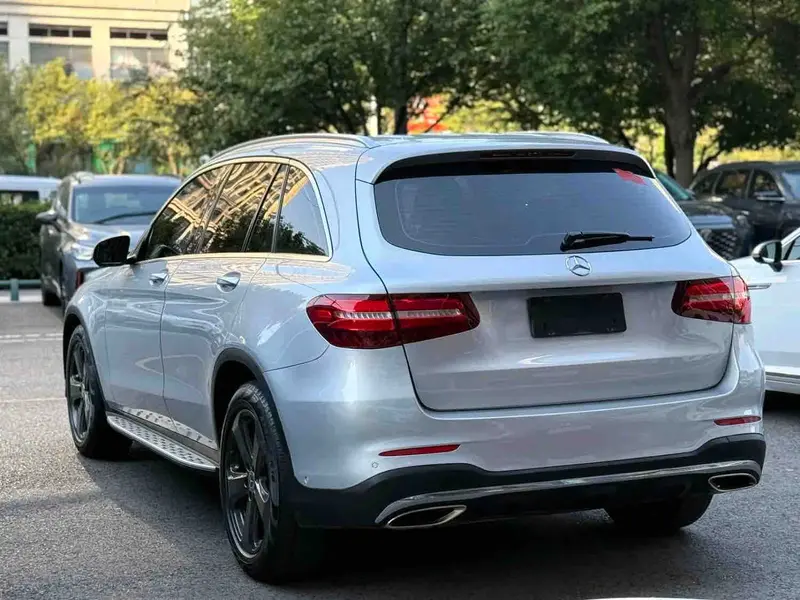 Vehicle photo 3