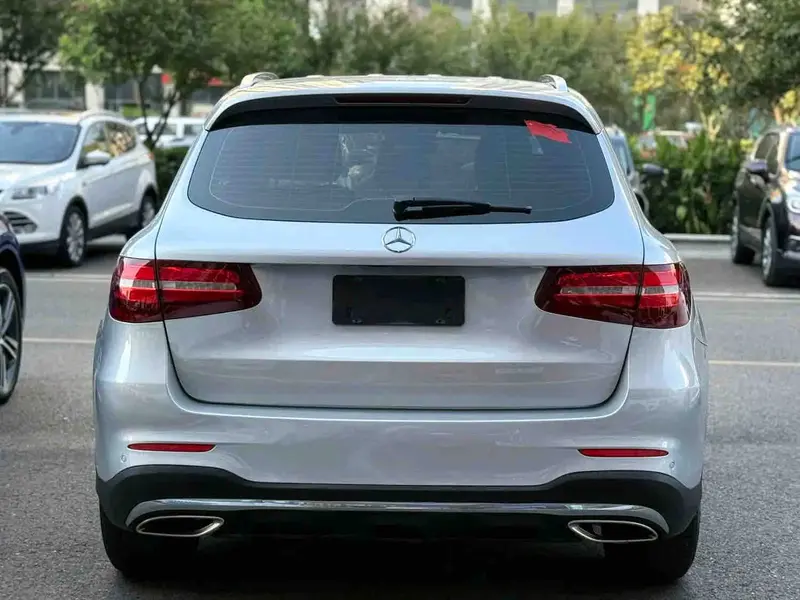 Vehicle photo 4