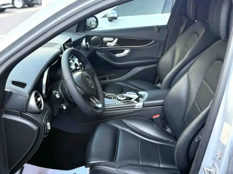 Vehicle photo 5