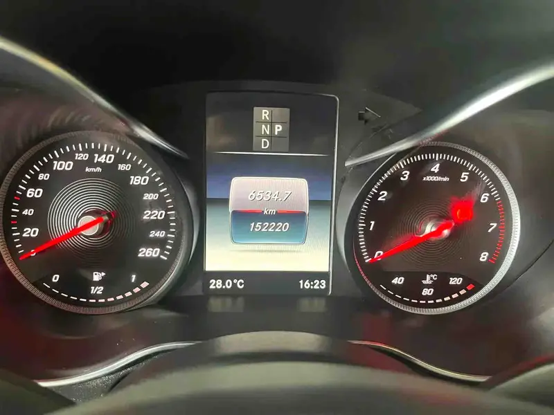 Vehicle photo 8